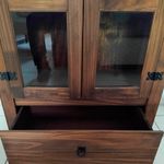 Cristaleira-de-Madeira-Macica-Rustica-2-Portas-Imbuia-Shop-JM-08